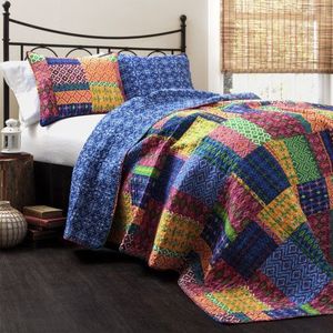 Lush Decor Misha Quilt | Patchwork Bohemian Omkeerbaar Print Patroon 3-delig Beddengoed Set - King - Fuschia en Blauw