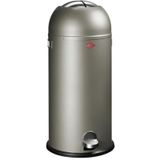 Wesco Kickmaster Maxi Afvalbak in de kleur nieuwzilver, gepoedercoat plaatstaal, ingebouwde demper, 40 liter volume, grote inworp