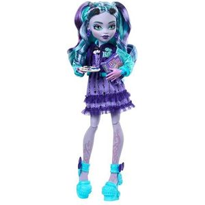 Monster High Fearbook Twyla Pop en Accessoires, set met spelletjesclub als thema, schooljack, jaarboek, bordspel en koekjes, HXW31