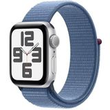 Apple Watch SE (2e generatie, 2023) (GPS 40 mm) Smartwatch - Kast van zilverkleurig aluminium - Winterblauw geweven sportbandje. Conditie en slaap bijhouden, ongelukdetectie, CO₂-neutraal