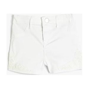 Koton Girls's Crocheted Lace Detail Zakken Katoen Blend Shorts, Wit (000), 6-7 Jaar