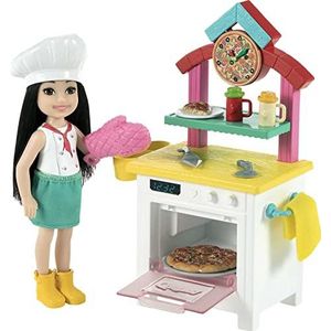 ​Barbie Chelsea Worden Pizzabakker, speelset met Chelsea pop (ca. 15 cm), brunette, en een pizza-oven, 2 kruidenstrooiers, een pizzaplaat en nog veel meer, voor kinderen vanaf 3 jaar, GTN63