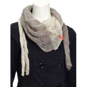 ESPRIT Knitted Triangle I15338 Dames Accessoires/Sjaals & doeken