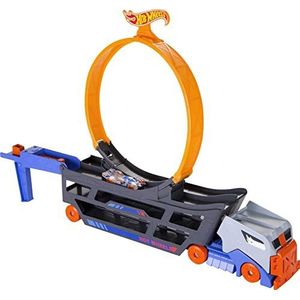 Hot Wheels Transporttruck, mobiele speelset met grote looping, inklapbare lanceerder, ruimte voor 18 metalen voertuigen 1:16, vanaf 3 jaar, GCK38