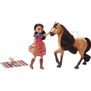Spirit en Lucky's Picknick, Lucky pop (ca. 17,8 cm), Spirit paard (ca. 20,3 cm) en picknick-accessoires: Konijn, dekentje, mand, bord, paardensnoepjes, voor kinderen vanaf 3 jaar
