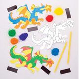 Baker Ross AW569 Zandkunst knutselset ""draak"" met magneten (6 stuks) – voor kinderen om te knutselen,gesorteerd