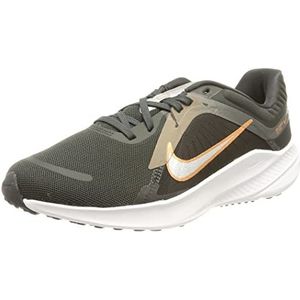 NIKE Quest 5 Sneaker voor dames, Dk Smoke Grijs Metallic Zilver Olijfgrijs, 38 EU