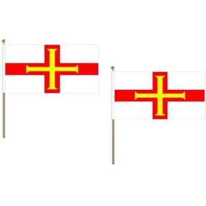 AZ FLAG Vlag van Guernsey, 45 x 30 cm, houten beugel, 10 stuks, Engelse vlaggen, 30 x 45 cm