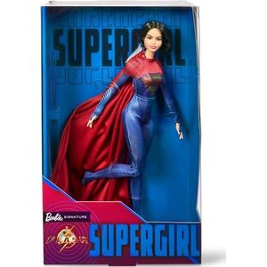 Barbie Supergirl Doll, verzamelpop van The Flash Movie Draagt Rood en Blauw Suit met Cape, Pop Stand inbegrepen