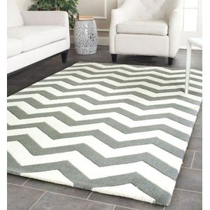 Safavieh Chevron-strepen tapijt, CHT715 CHT715 90 x 150 cm Donkergrijs/ivoor