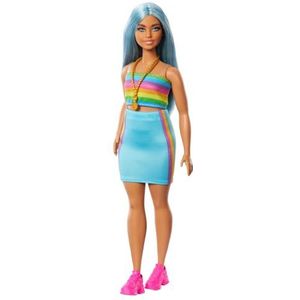 Barbie Fashionistas Pop #218 met Lang Blauw Haar, Regenboogtopje en Blauwgroen Rokje, Modepop om te verzamelen voor 65ste verjaardag, HRH16