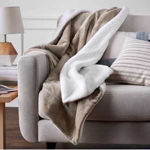 AmazonBasics - Deken gemaakt van micro imitatiebont en sherpa fleece - 220 x 240 cm, taupe