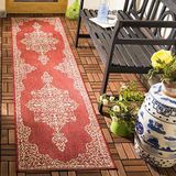 Safavieh Medaillon voor binnen/buiten, geweven tapijttapijt, strandhuiscollectie, BHS180, in rood/crème, 61 x 244 cm voor tuin, terras of buitenruimte