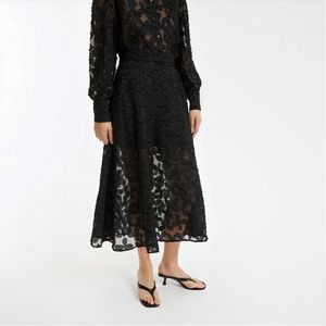 Lange, uitlopende rok van used voile LA REDOUTE COLLECTIONS. Polyester materiaal. Maten 34 FR - 32 EU. Zwart kleur