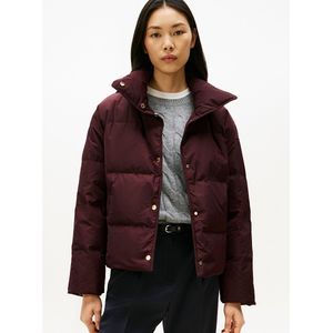 Korte donsjas met opstaande kraag TOMMY HILFIGER. Polyester materiaal. Maten L. Rood kleur