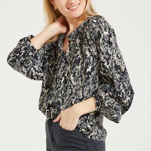 Bedrukte blouse, maokraag JDY. Polyester materiaal. Maten L. Zwart kleur