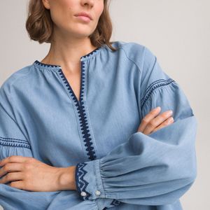 Soepele blouse in denim met tuniekhals en borduursels LA REDOUTE COLLECTIONS. Denim materiaal. Maten 38 FR - 36 EU. Blauw kleur