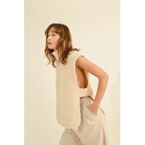 Trui met rolkraag in grof tricot MOLLY BRACKEN. Polyester materiaal. Maten M. Beige kleur