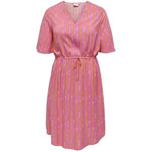 Bedrukte jurk, te strikken ONLY CARMAKOMA. Viscose materiaal. Maten 50 FR - 48 EU. Roze kleur