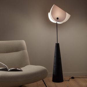 Staande lamp, Orukami, design E. Gallina AM.PM. Stof materiaal. Maten één maat. Wit kleur