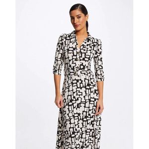 Lange, wijd uitlopende jurk, abstracte print MORGAN. Polyester materiaal. Maten 40 FR - 38 EU. Wit kleur