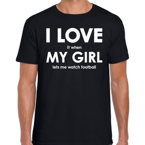 Cadeau t-shirt voetbal liefhebber I love it when my girl lets me watch football zwart voor heren