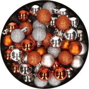 Kleine kunststof kerstversiering 40x stuks set en 3 cm kerstballen in het zilver en oranje