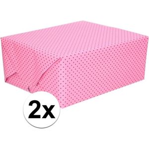 2x Lichtroze cadeaupapier met roze stipjes 70 x 200 cm