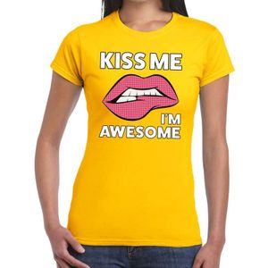 Kiss me I am awesome geel fun-t shirt voor dames