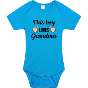 This boy loves grandma tekst baby rompertje blauw jongens - Cadeau oma - Babykleding 56