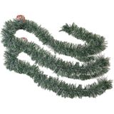 2x stuks kerstboom folie slingers/lametta guirlandes van 180 x 7 cm in de kleur groen met sneeuw