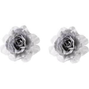 2x Kerstversieringen kerstbloemen zilver/wit op clip