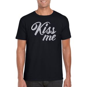 Kiss me zilver tekst t-shirt zwart heren kus me - Glitter en Glamour zilver party kleding shirt