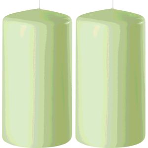 2x Lichtgroene cilinderkaarsen/stompkaarsen 6 x 12 cm 45 branduren - Geurloze kaarsen lichtgroen - Woondecoraties
