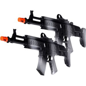 2x stuks kinder speelgoed verkleed wapens/machinegeweren soldaten/leger met geluid 50 cm