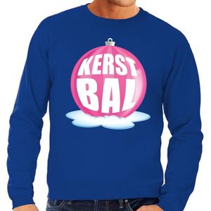 Foute feest kerst sweater met roze kerstbal op blauwe sweater voor heren