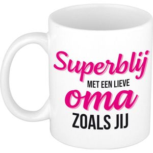 Super blij met een lieve oma zoals jij cadeau koffiemok / theebeker wit - Cadeau mok