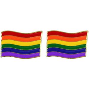 2x Regenboogvlag kleuren metalen broche 4 cm