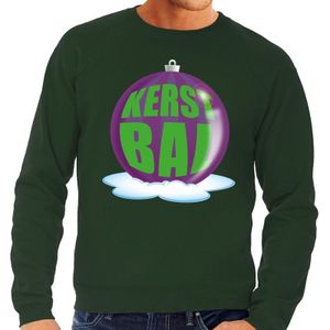 Foute feest kerst sweater met paarse kerstbal op groene sweater voor heren