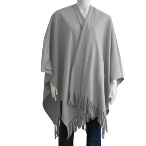 Luxe omslagdoek/poncho - licht grijs - 180 x 140 cm - fleece - Dameskleding accessoires