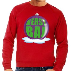 Foute feest kerst sweater met paarse kerstbal op rode sweater voor heren
