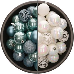 74x stuks kunststof kerstballen mix van parelmoer wit en ijsblauw 6 cm