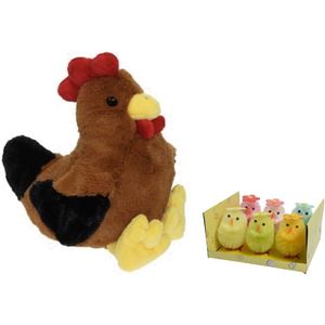 Pluche bruine kippen/hanen knuffel van 25 cm met 6x stuks mini gekleurde kuikentjes met bloem 6,5 cm