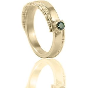 Gouden asring met askamer achter synt. Smaragd 3mm