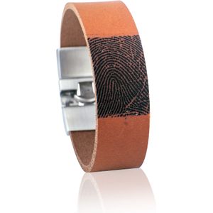 Brede leren armband met vingerafdruk in leer met edelstalen sluiting
