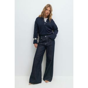 Knitted collar sweater