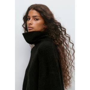 Long sleeve knitted sweater