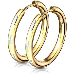 Paar dunne gouden oorbellen met kruis groefjes – 16 mm
