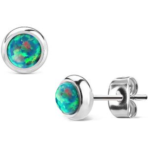 Paar oorbellen met groen gekleurde Opaal steentje