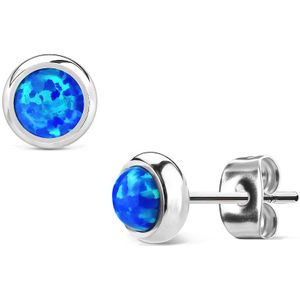 Paar oorbellen met blauw gekleurde Opaal steentje